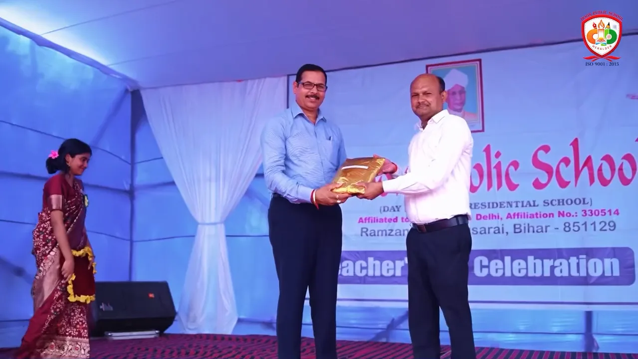A teacher being honoured on stage at the Teachers' Day celebration